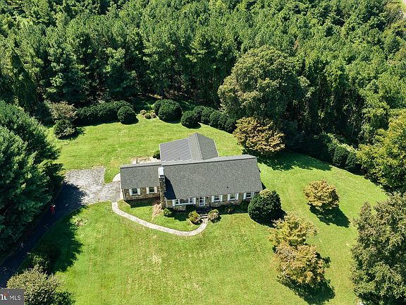 2nd image of 552 Frost Ave