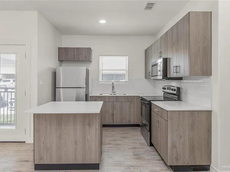 900 E Redbud Ave #15B5 — Photo 3