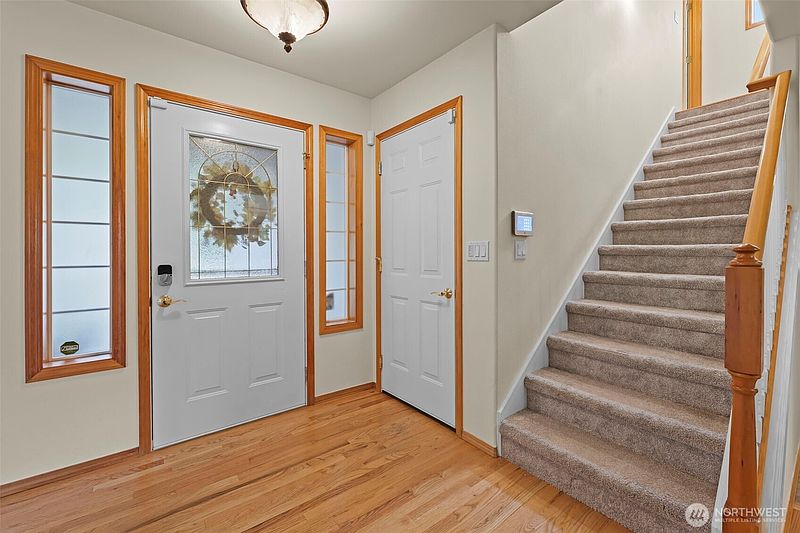 5th image of 3918 Norpoint Way NE