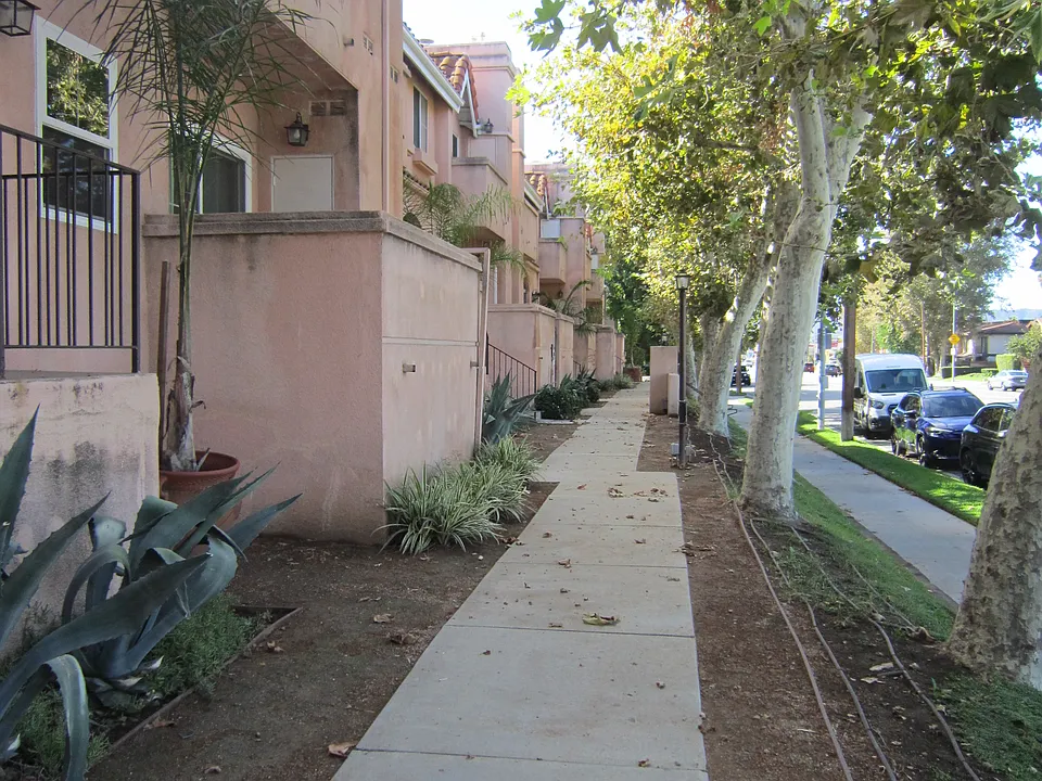7320 Balboa Blvd #107