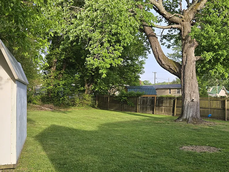407 Beatty Ave — Photo 2