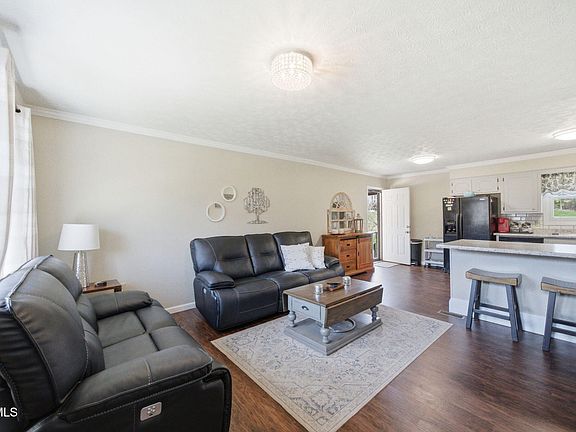 5th image of 392 Minga Rd