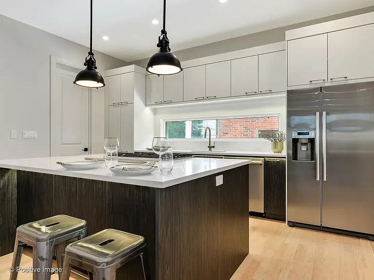 2345 W Morse Ave — Photo 11