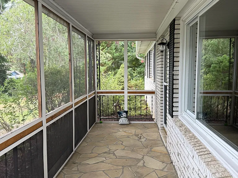 Front -screen porch