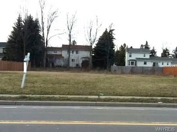8310 Packard Rd, Niagara Falls, NY 14304