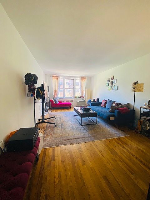 1st image of 320 W 30th St APT 4D