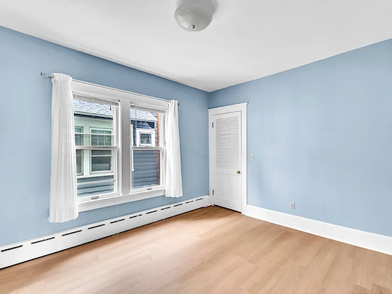 1931 E Kenwood Blvd — Photo 11