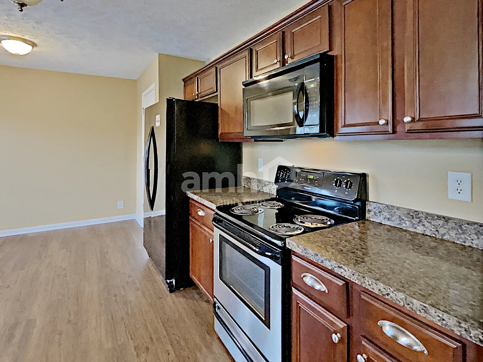 3 bed, 2.0 bath, 1870 sqft, $2,320 — Photo 4