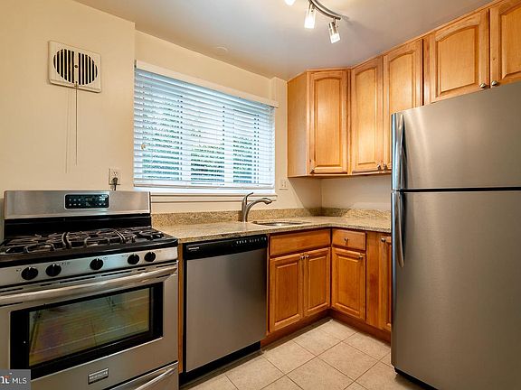 4th image of 10410 Montrose Ave #M1