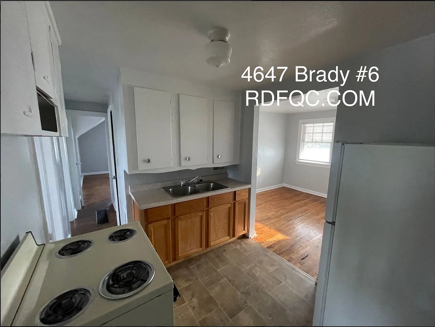 Large 1 Br upstairs apartment - with 2 bonus spaces for storage — Photo 2