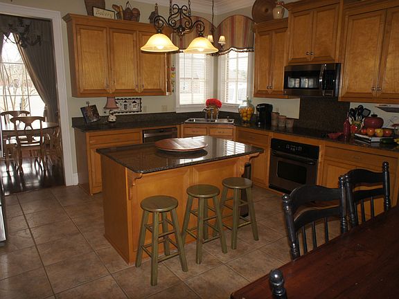 Kitchen Island/ Appliances