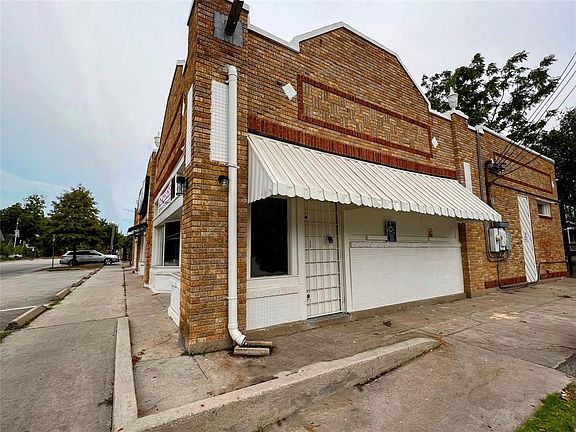 2nd image of 833 Studewood St #C