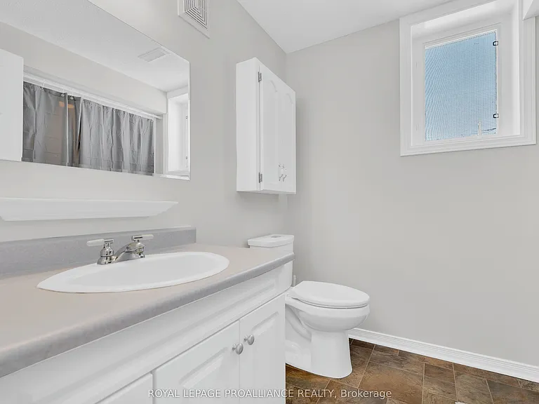 25 Metcalfe St #B — Photo 11