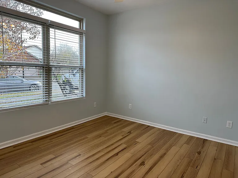 333 Spring Valley Ln — Photo 11