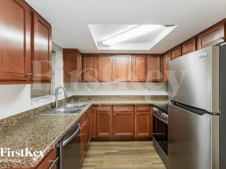 10805 Piccadilly Rd — Photo 8