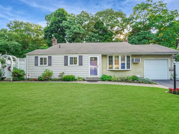 930 Gardiner Drive, Bay Shore, NY 11706