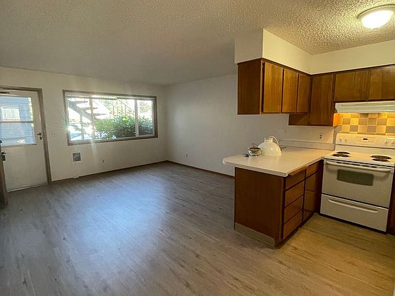 4th image of 2634 NE Weidler St #11502469