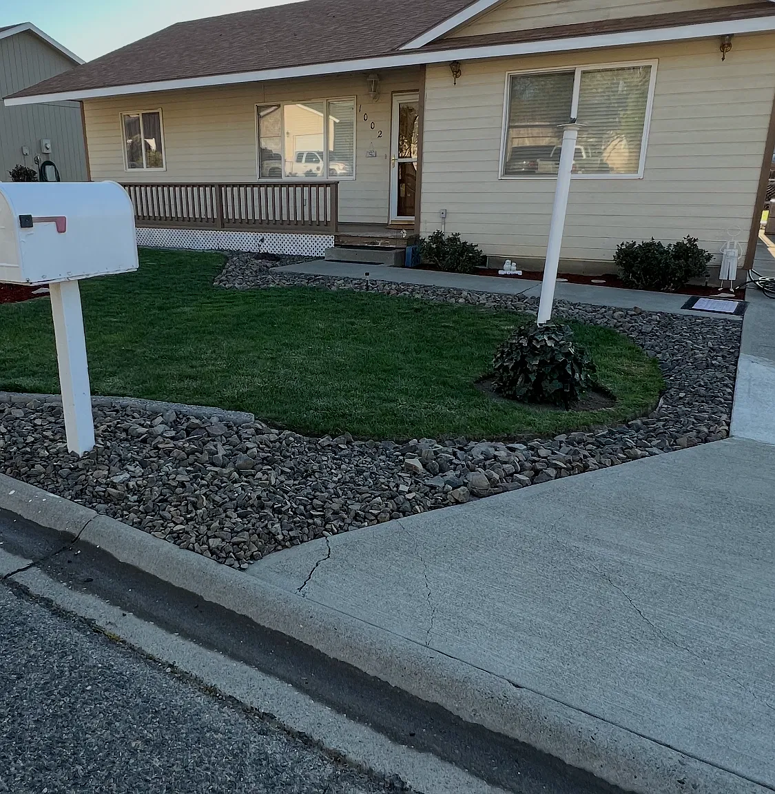 1002 Bloom Ave — Photo 2