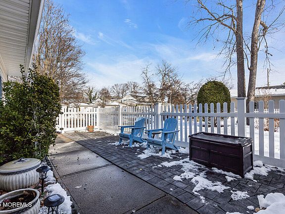4th image of 5 Cherrywood Circle #105