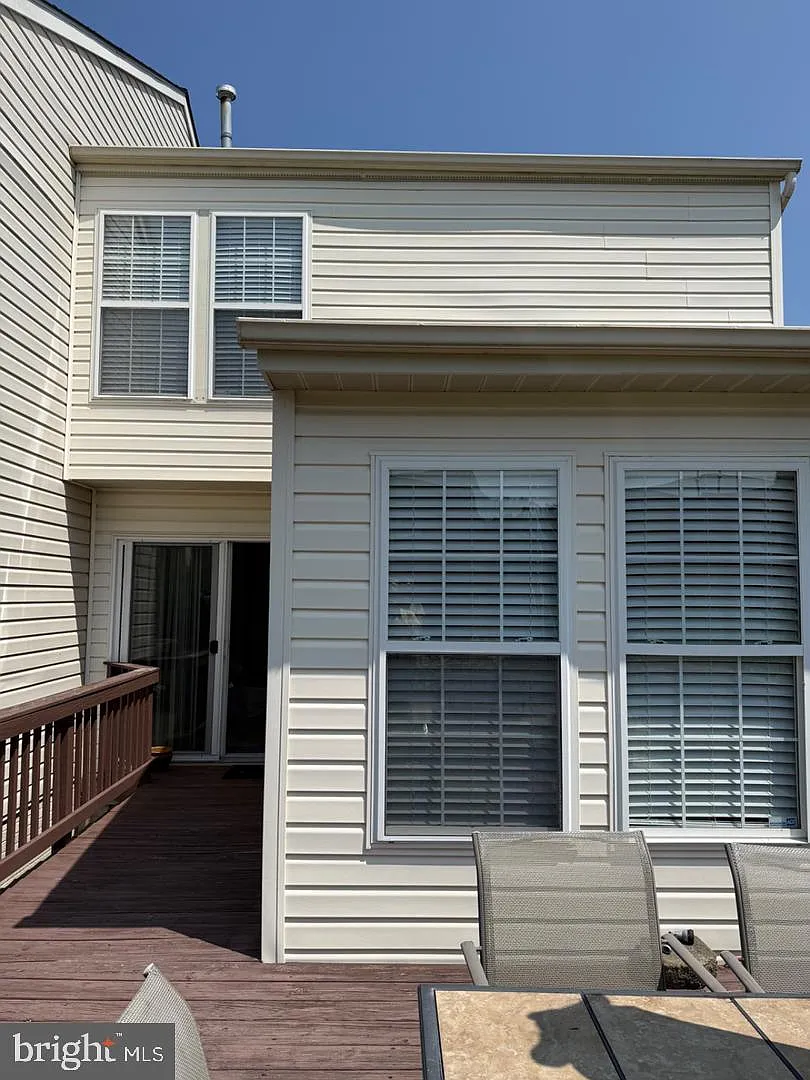 3 bed, 1.5 bath, 1954 sqft, $2,500 — Photo 4