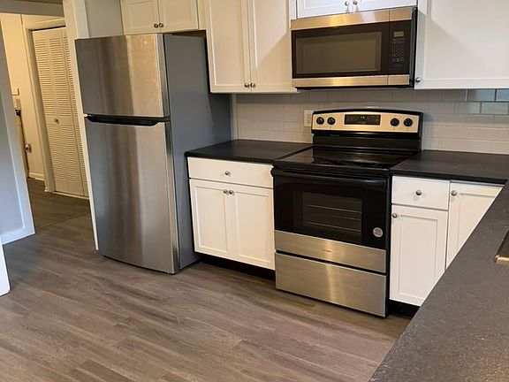 5th image of 391 Lakeview Dr
