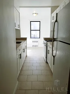 Rented by Hillel Realty Group | media 19