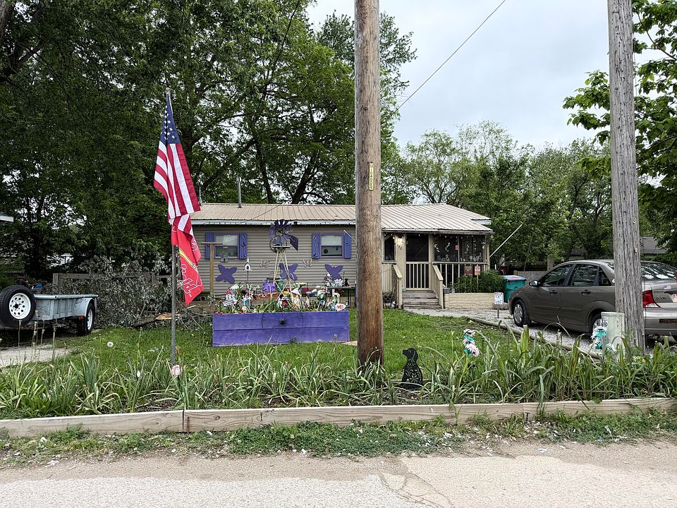 1st image of 130 S Walnut Avenue