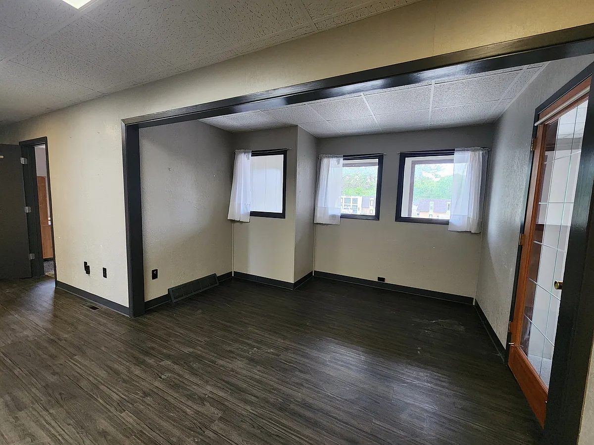 Building Photo - 2310 Falls Ave #2-1