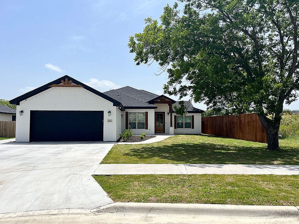 2nd image of 202 Pecan Meadow Ln
