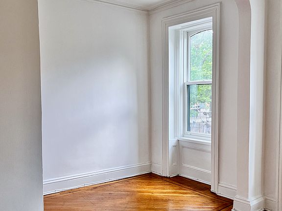 4th image of 250 Lafayette Ave #2