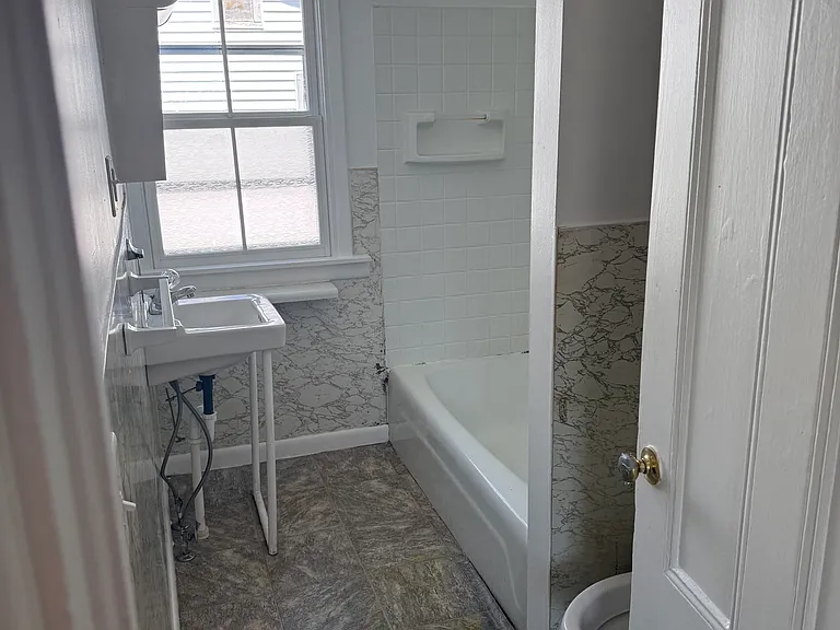 90-92 Intervale Ave #3 — Photo 7
