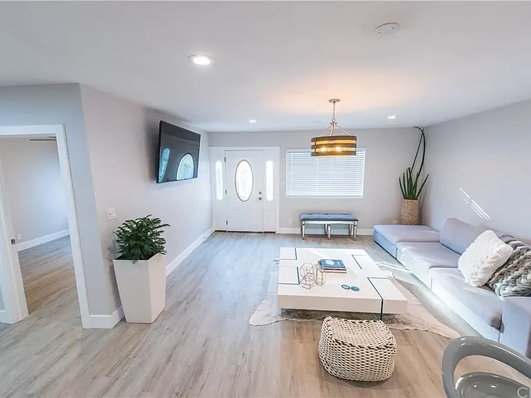 12426 S Vermont Ave — Photo 13