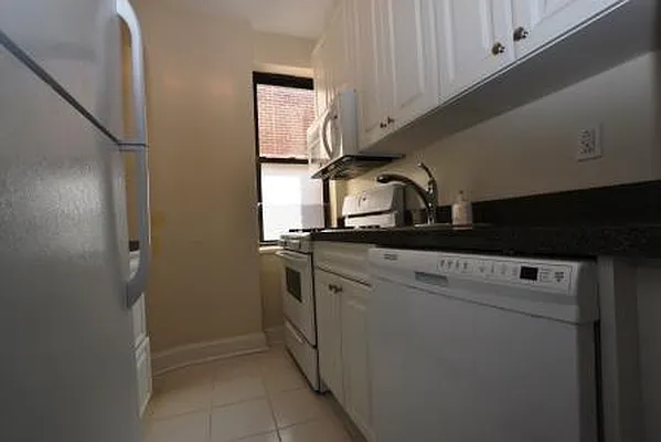 Rented by City Connections Realty | media 32