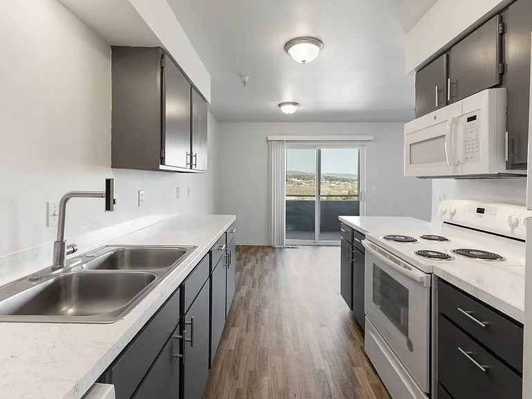 Aspen Heights Apartments — Photo 36