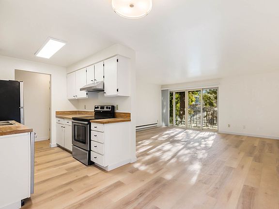 2nd image of 11004 NE 68th St APT 925