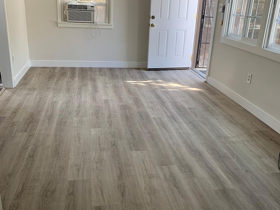1st image of 1094 N Raymond Ave