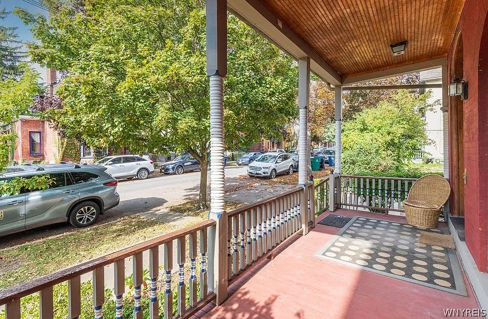 1 bed, 1.0 bath, 2224 sqft, $1,400 — Photo 3