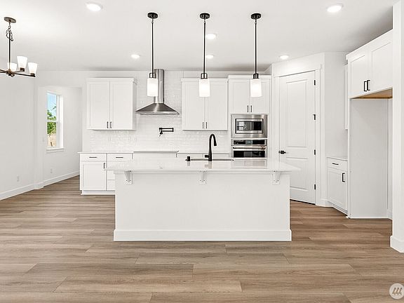 2nd image of 2216 Oak Court #3