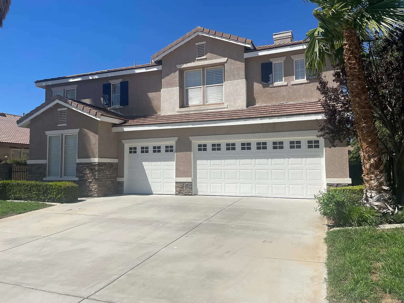 5 bed, 3256 sqft, $4,350 — Photo 3