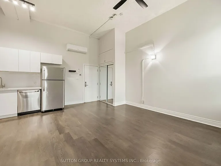 482 Queen St W #303 — Photo 6