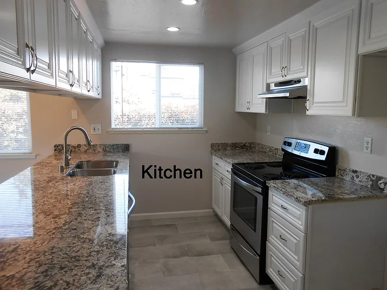629 Ecker Ct — Photo 7
