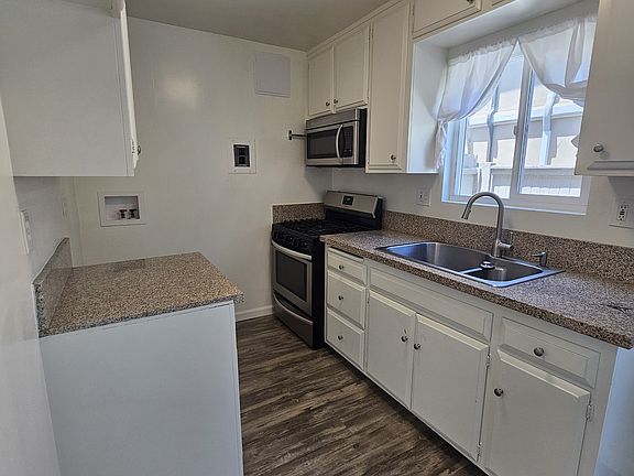 4th image of 2406 Rockefeller Ln APT B