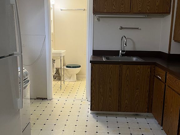 2nd image of 308 NW 49th St