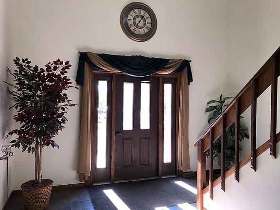 4th image of 212 E Doty Ave