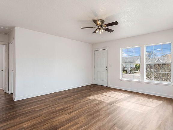 4th image of 963 Santa Monica St