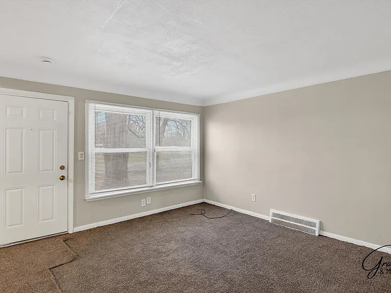 11716 Burt Rd — Photo 2