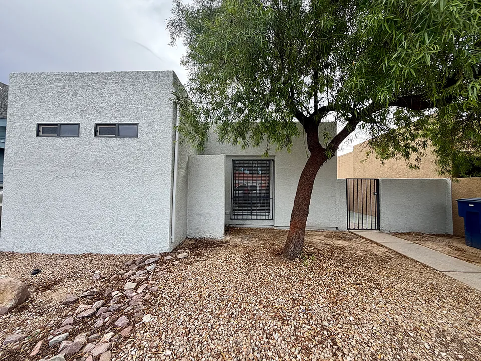 5658 S Cedar Springs Pl #1