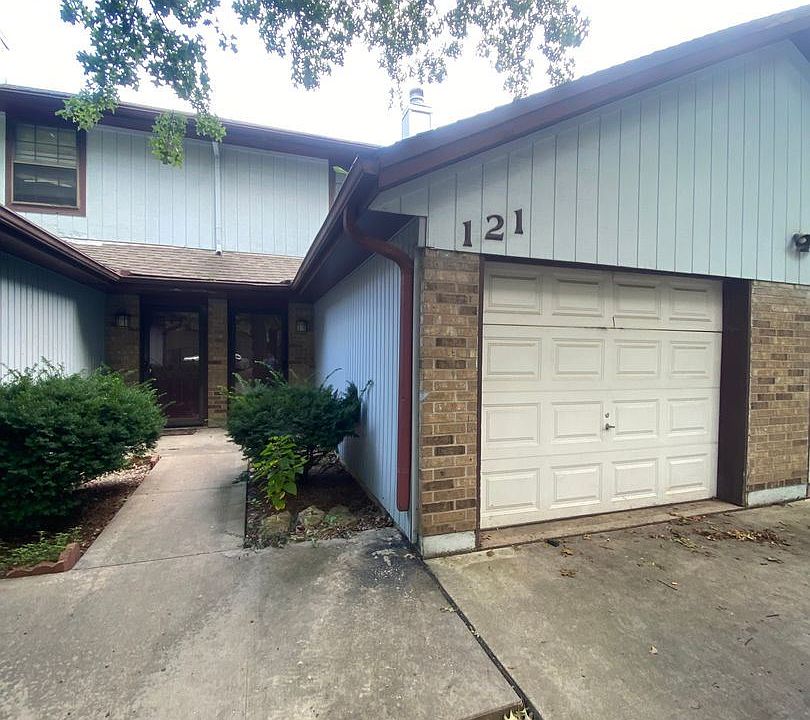 1st image of 121 SW Oxford Pl #10401086