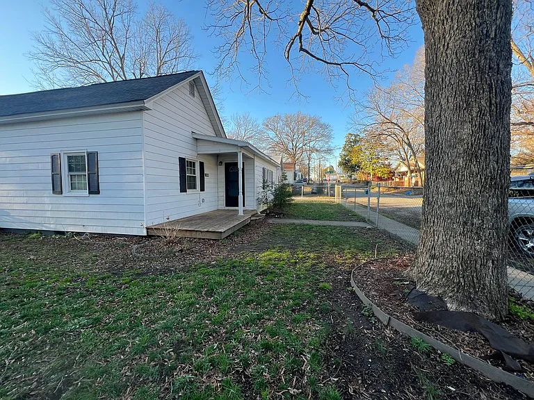 306 Walnut St — Photo 2