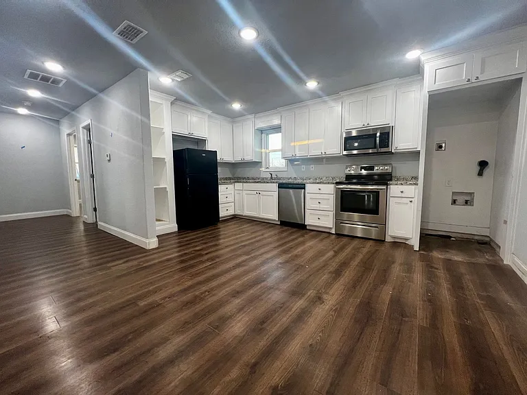 420 S 2nd St — Photo 3